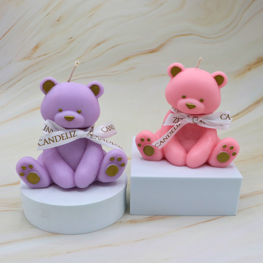 🧸✨ Vela Decorativa Osito Candeliz – Hecha a Mano con Detalle de Moño